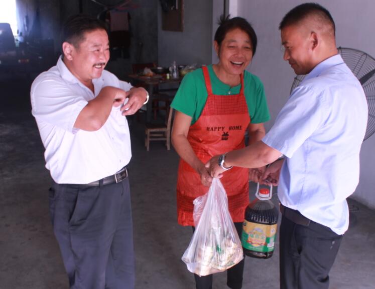 安邦電氣股份開展“迎中秋送月餅”活動 溫暖員工思鄉情(圖1) 安邦電氣股份開展“迎中秋送月餅”活動 溫暖員工思鄉情(圖1)