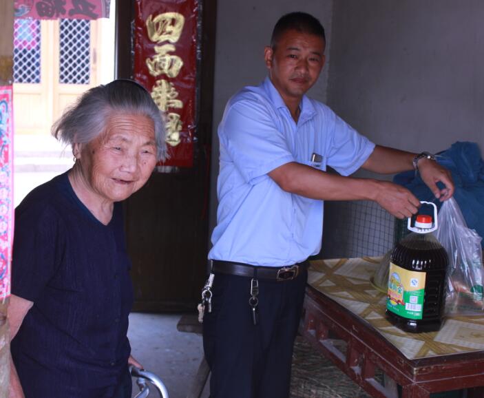 安邦電氣股份開展“迎中秋送月餅”活動 溫暖員工思鄉情(圖2) 安邦電氣股份開展“迎中秋送月餅”活動 溫暖員工思鄉情(圖2)